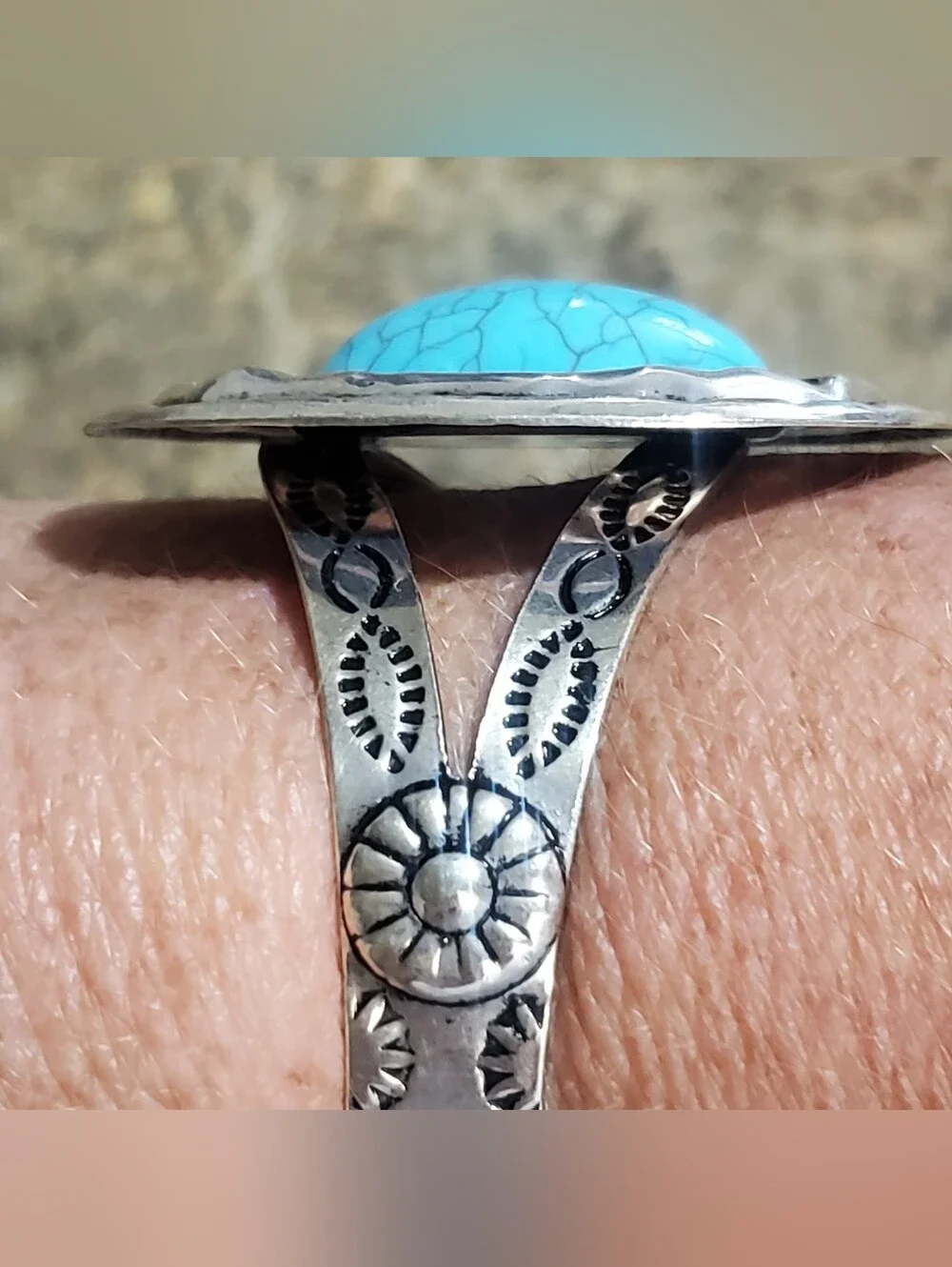 VINTAGE METAL SILVER TONE CUFF BRACELET. TURQUISE COLOR STONE. Handmade